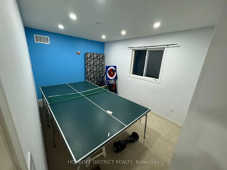 1100 Ashgrove Cres — Photo 10