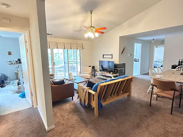 204 Salem Ct #11 — Photo 2