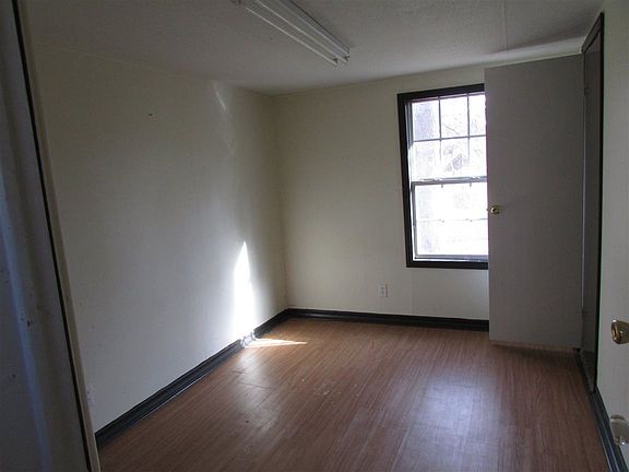 4th image of 2711 Lonnie Ln