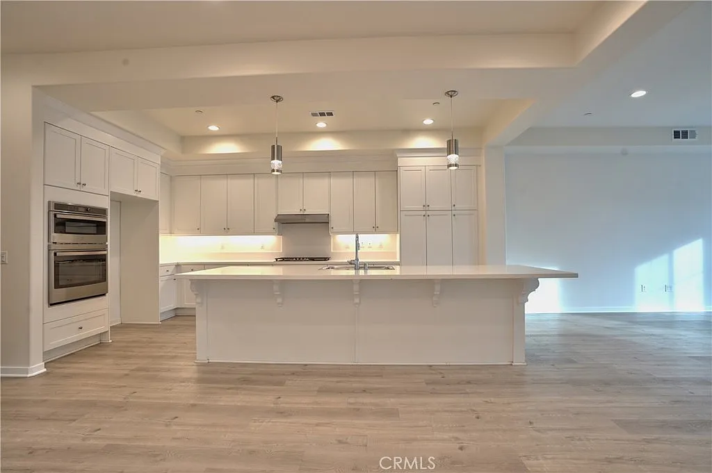 5 bed, 2966 sqft, $5,795 — Photo 4