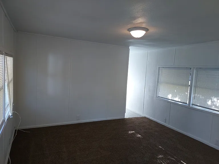826 Queens Dr — Photo 1
