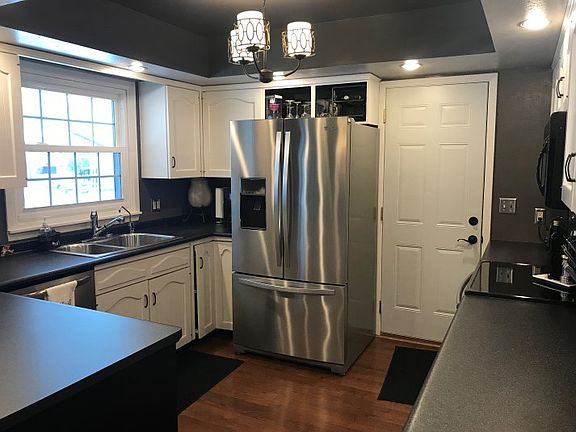 4th image of 906 William Ave