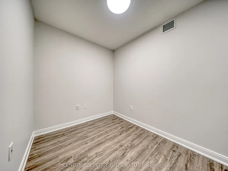 275 Village Green Sq #420 — Photo 26