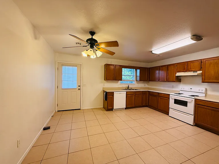 10 Holly Dr #B — Photo 17