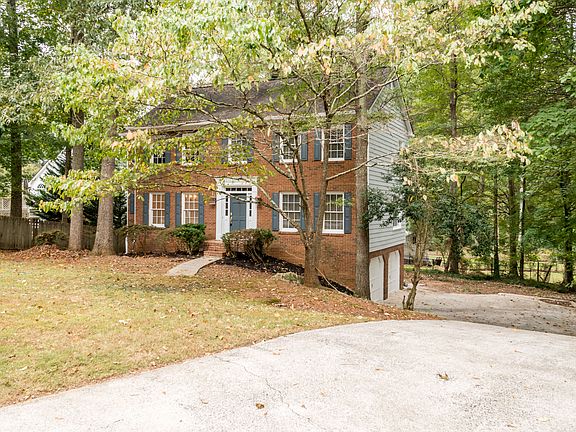 4th image of 2394 Stockton Dr