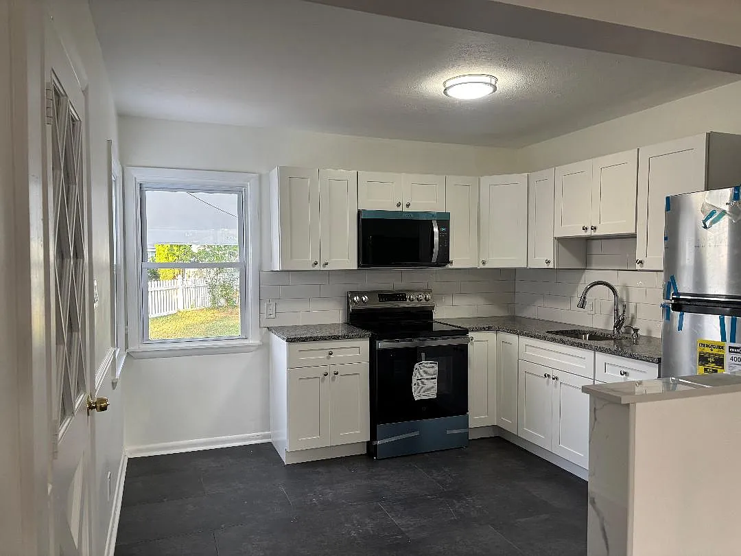 4 bed, 1092 sqft, $2,295 — Photo 2