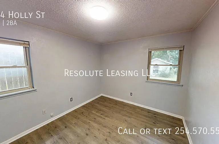 924 Holly St — Photo 15