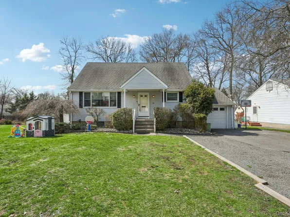 55 Sherwood Drive, Nanuet, NY 10954