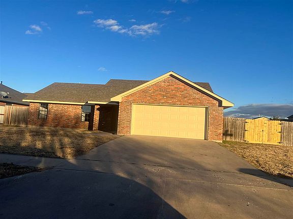 3rd image of 1916 SW Parkgrove Dr