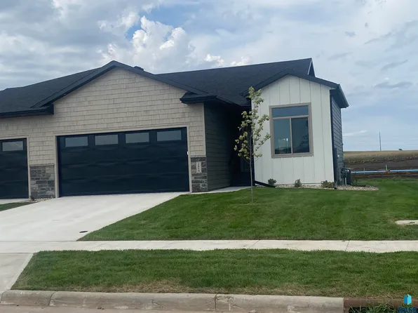 2814 E Hazelnut St, Brandon, SD 57005