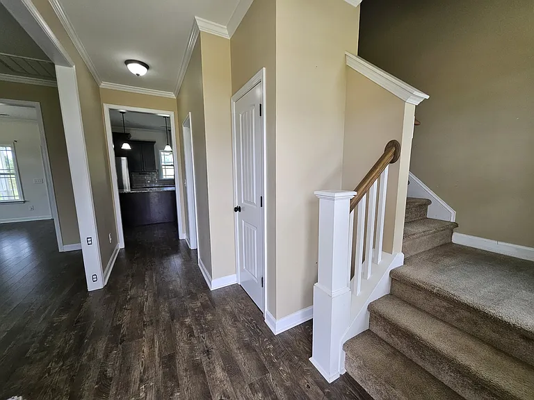 303 Weeping Willow Dr — Photo 3