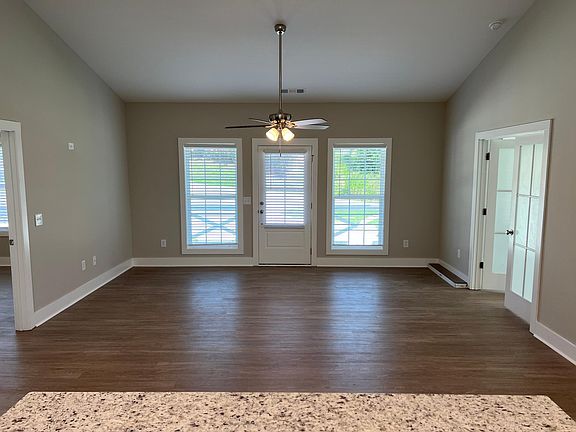 2nd image of 1640 Meadowlark Ln