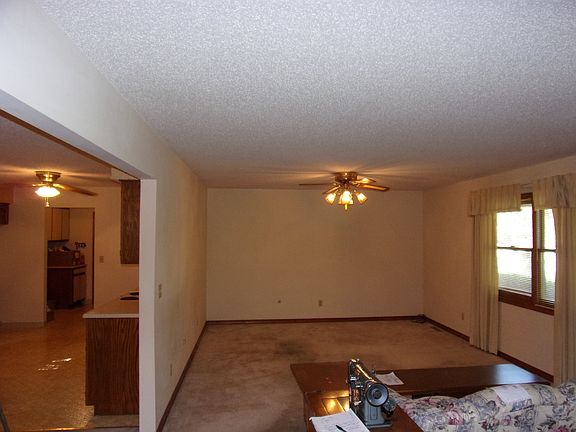 2nd image of 4050 S El Salvador Ave