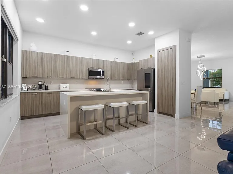 4335 SW 174th Ave — Photo 5