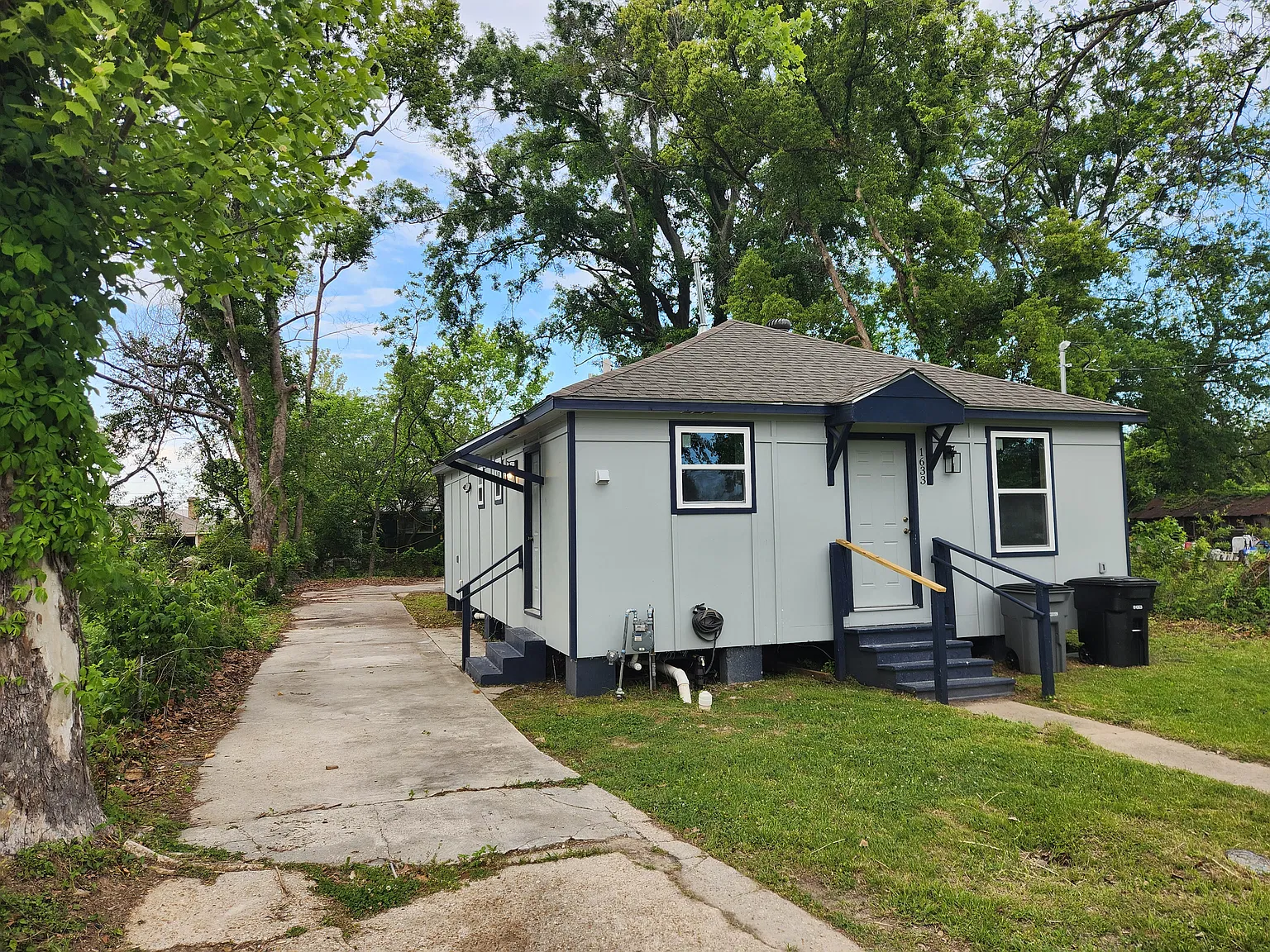 3 bed, 1000 sqft, $1,400 — Photo 2