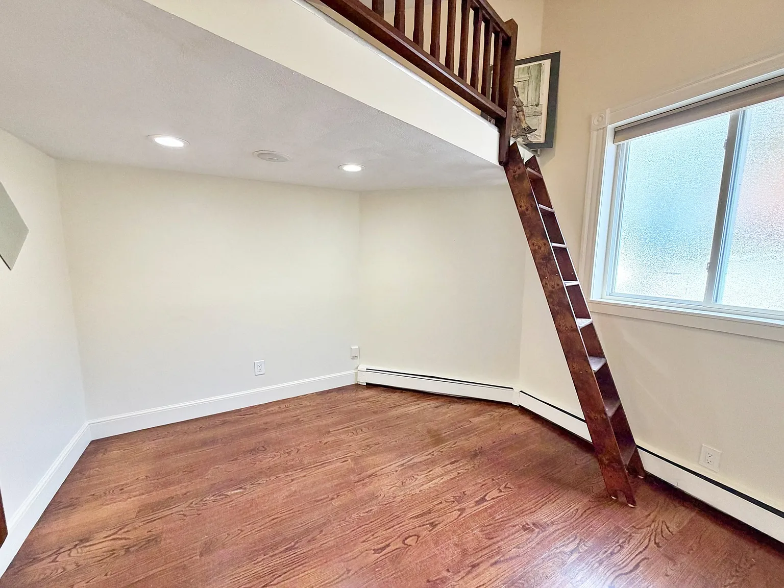 1 bed, 1.0 bath, 421 sqft, $2,100 — Photo 2