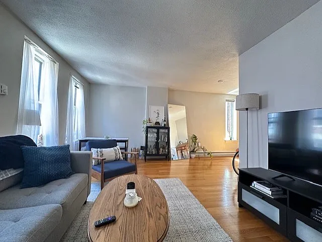 2 bed, 1000 sqft, $4,000 — Photo 3