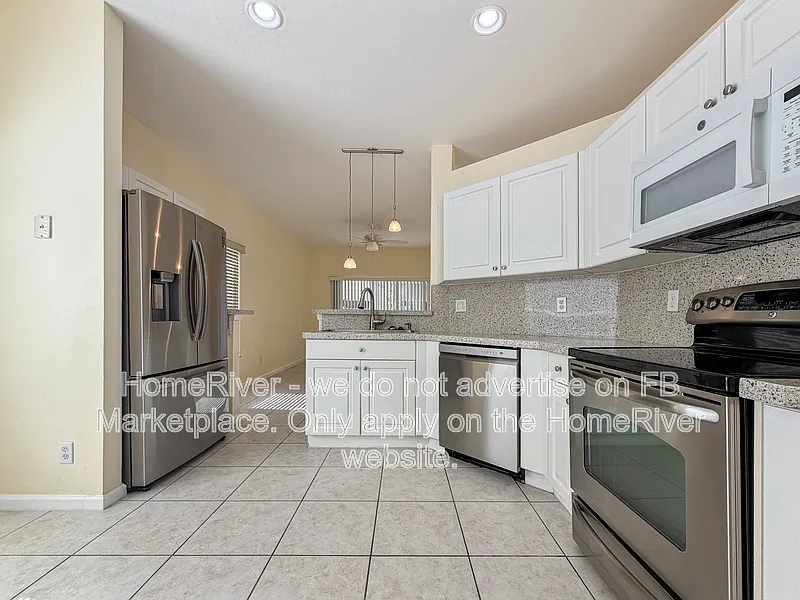 3 bed, 2.0 bath, 1638 sqft, $3,000 — Photo 2