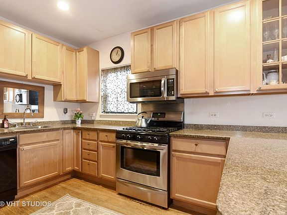 4th image of 824 Hinman Ave APT 1N