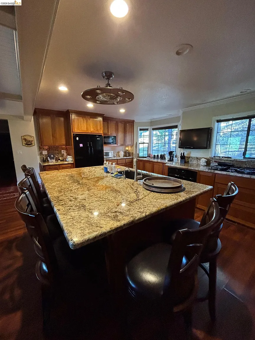 20728 Point View Dr photo 1