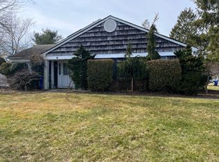7 Federal Ln, Coram, NY 11727
