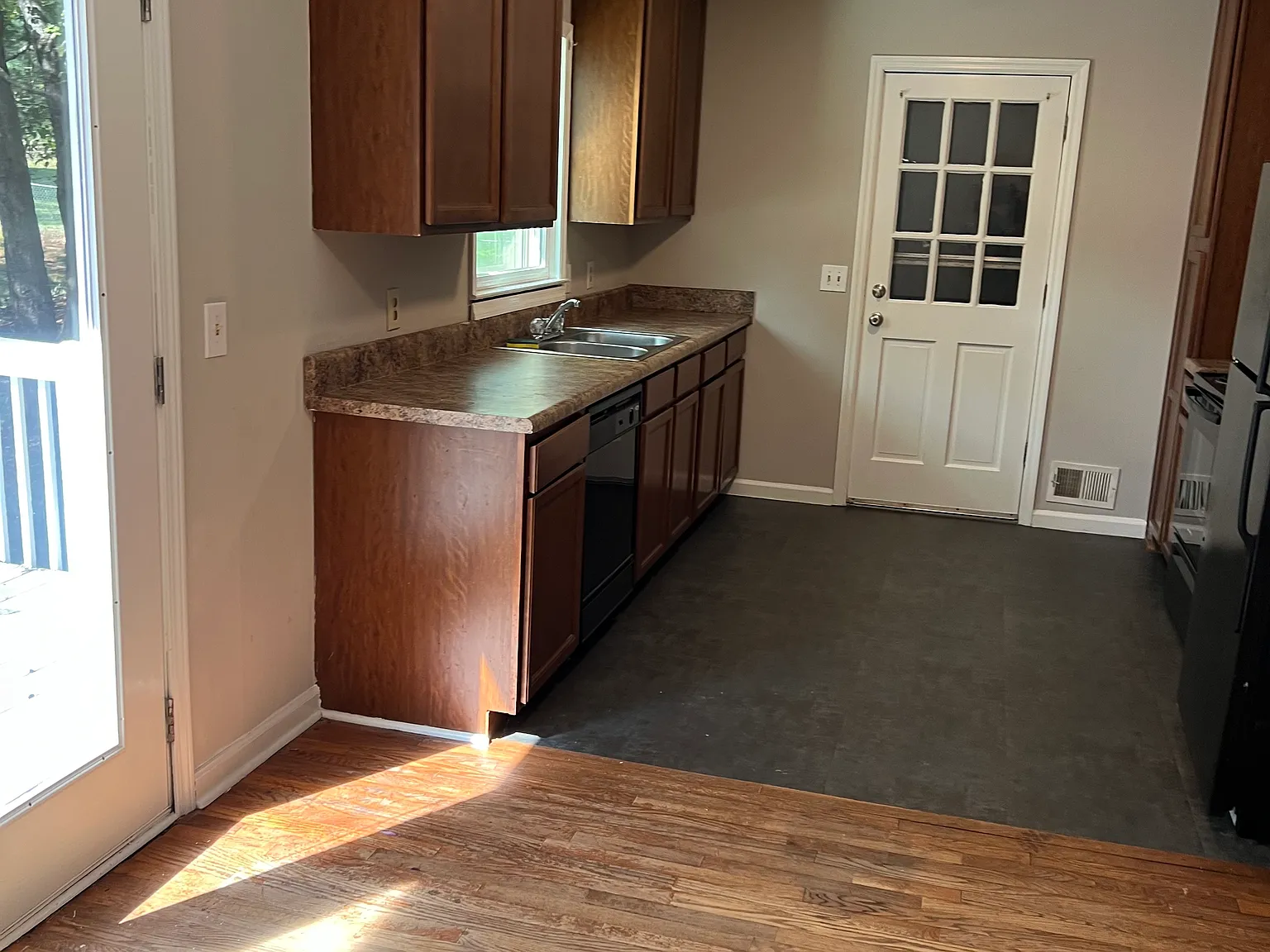 E Cherokee Dr, Canton — Photo 4