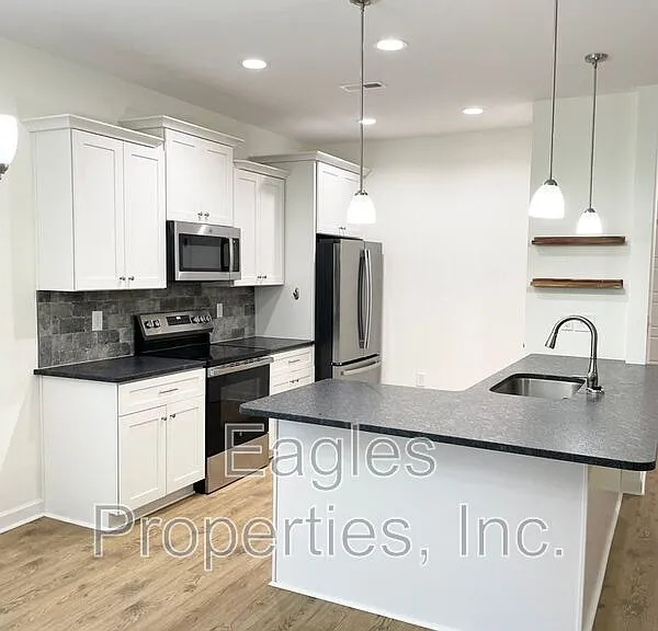 300 Creeks Edge — Photo 3