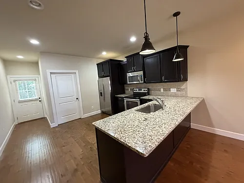 634 Cooper Sq Photo 1