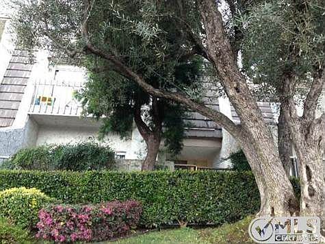 2nd image of 18348 Collins St Unit B