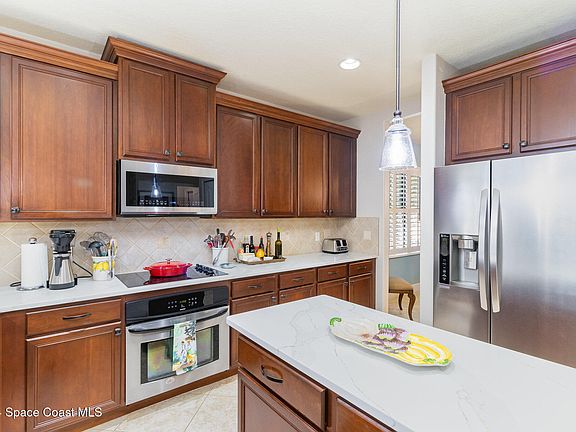 5th image of 429 Montecito Dr