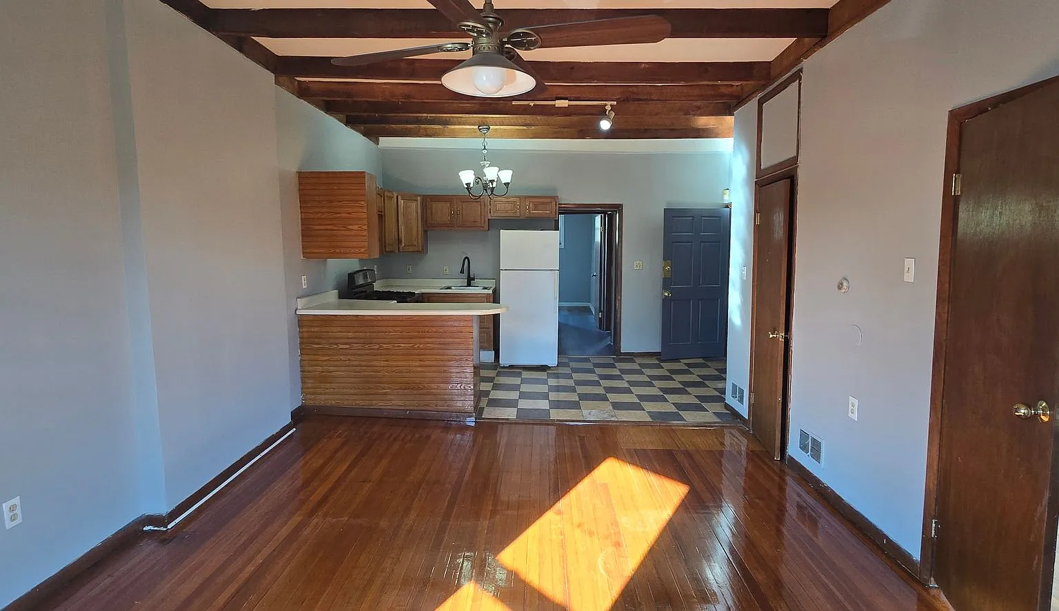 2 Bedroom Apartment — Photo 1