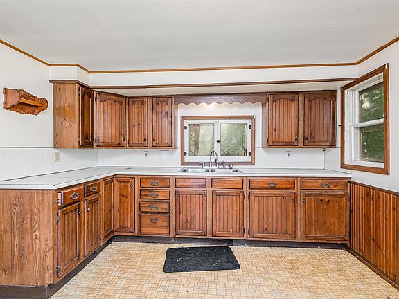 5th image of 609 N Henry St
