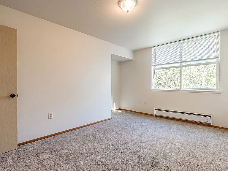 INCOME RESTRICTED Affordable Apartments in Hazelwood! — Photo 36