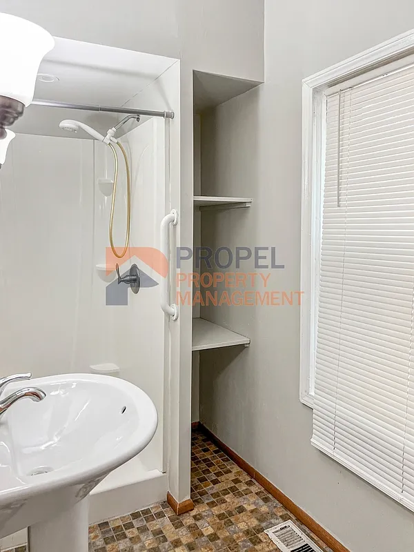1 bed, 1.0 bath, 700 sqft, $800 — Photo 3