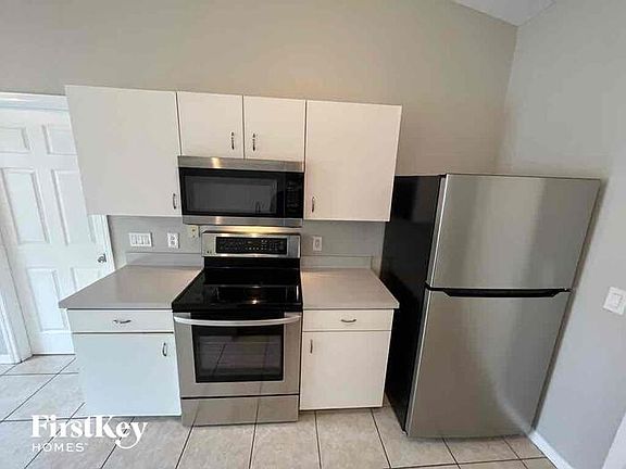 4th image of 695 Baffin Dr
