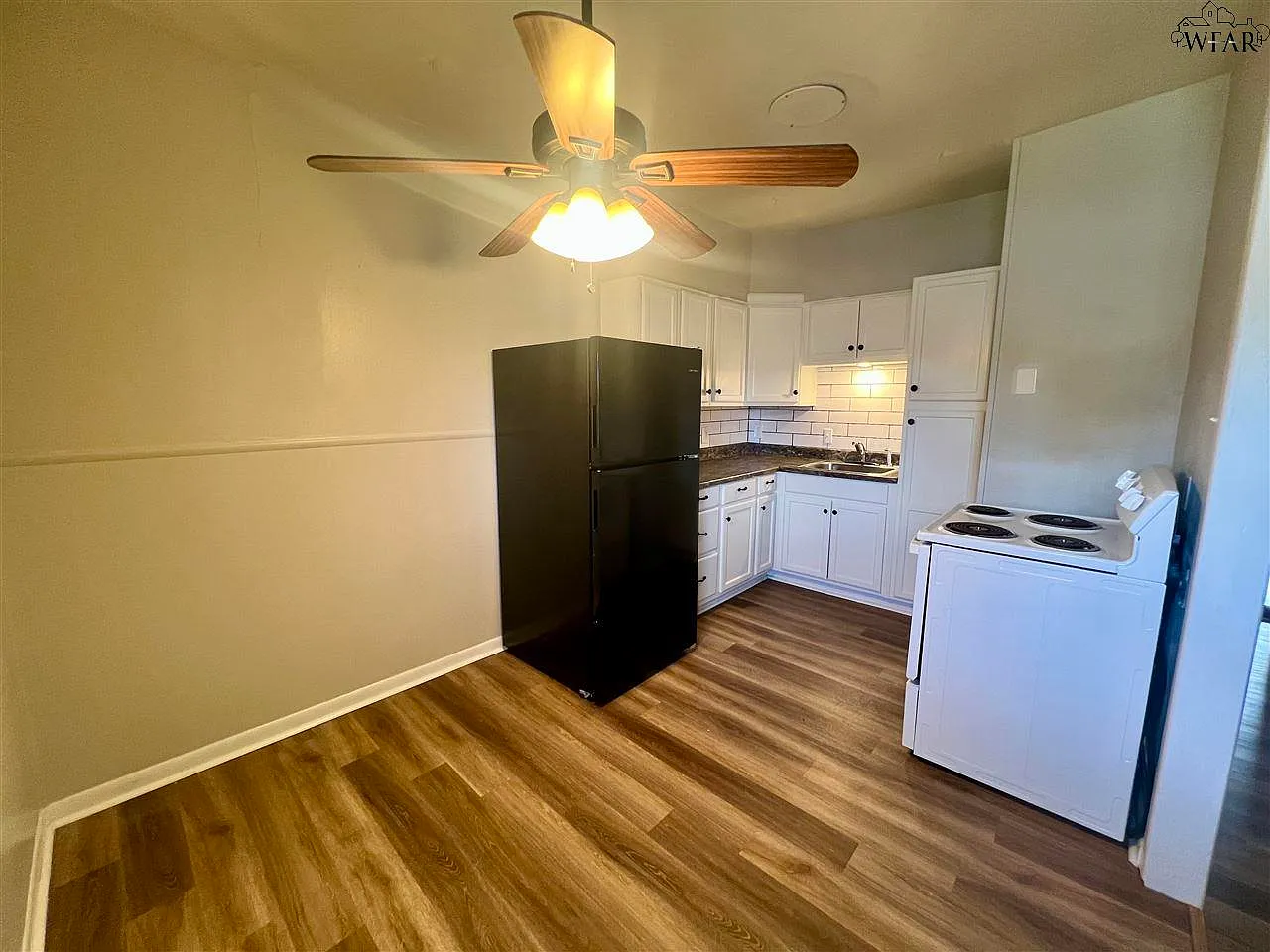 2 bed, 1.0 bath, 950 sqft, $895 — Photo 1
