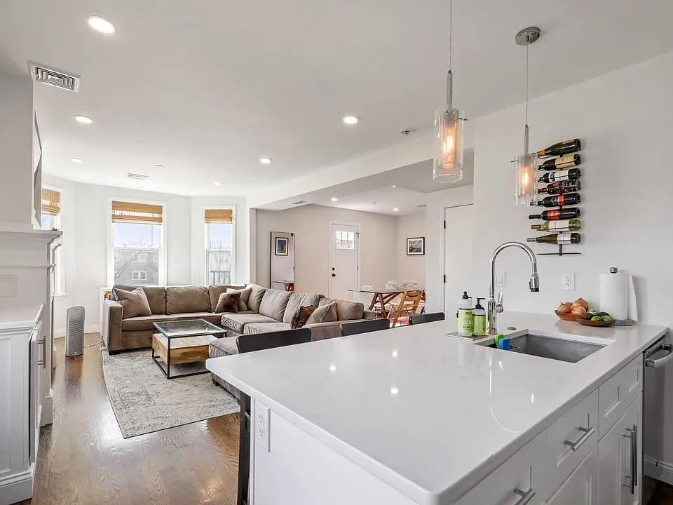 77 Torrey St #2