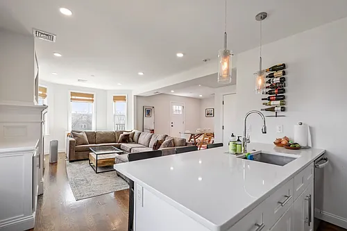 77 Torrey St #2 Photo 1