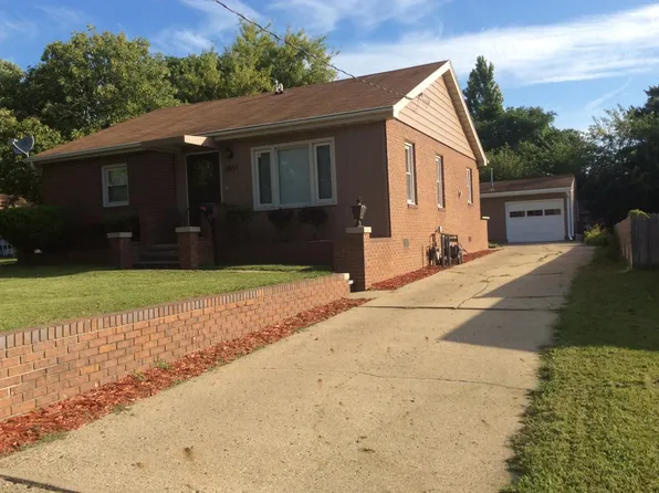 3811 Lower Beaver Rd, Des Moines, IA 50310