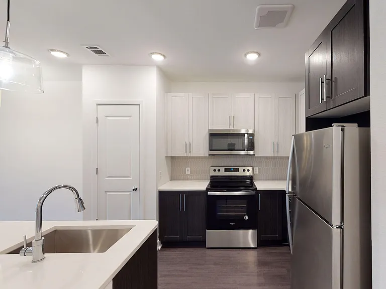 Essex Luxe Apartments — Photo 14