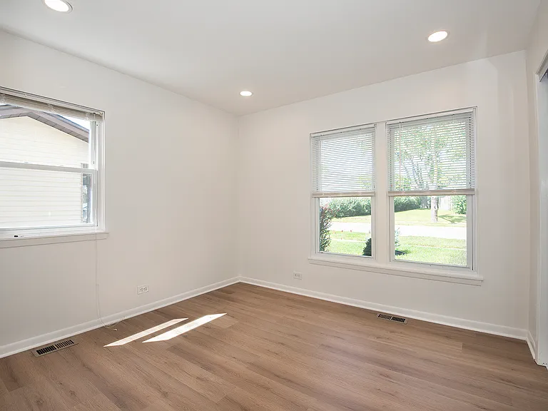 1021 Lonsdale Rd — Photo 9