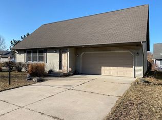 992 Spring Crossing Dr, Middlebury, IN 46540