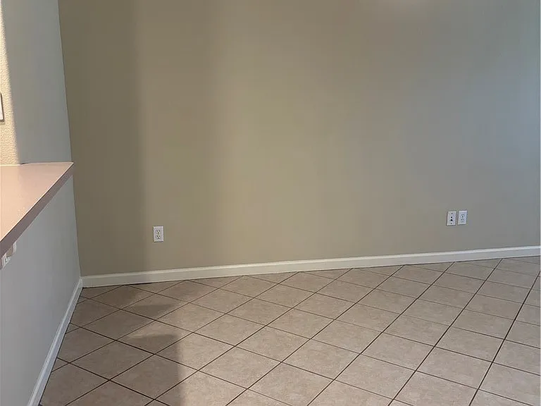 931 Moore Ave — Photo 9