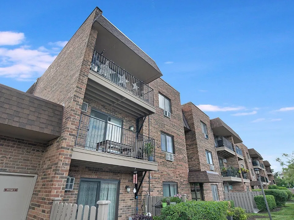 3523 Central Rd #203