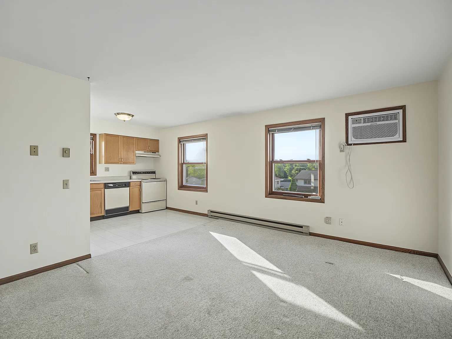 220 West Garfield Street - 3 — Photo 2