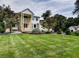 33 Nottingham Rd, Manalapan, NJ 07726