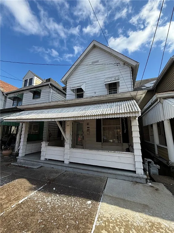114 Thompson Ave photo 1