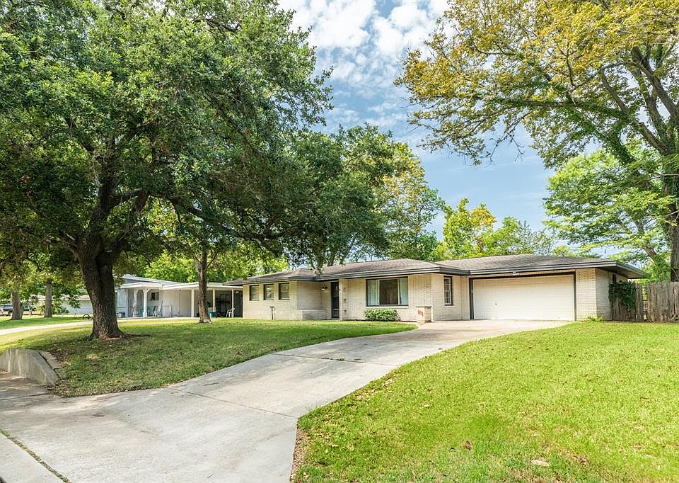 161 Oak Dr, Lake Jackson, TX 77566 MLS 38046471 Zillow