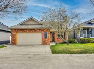 82 W Valley Ridge Point NW, Calgary, AB T3B 5R7
