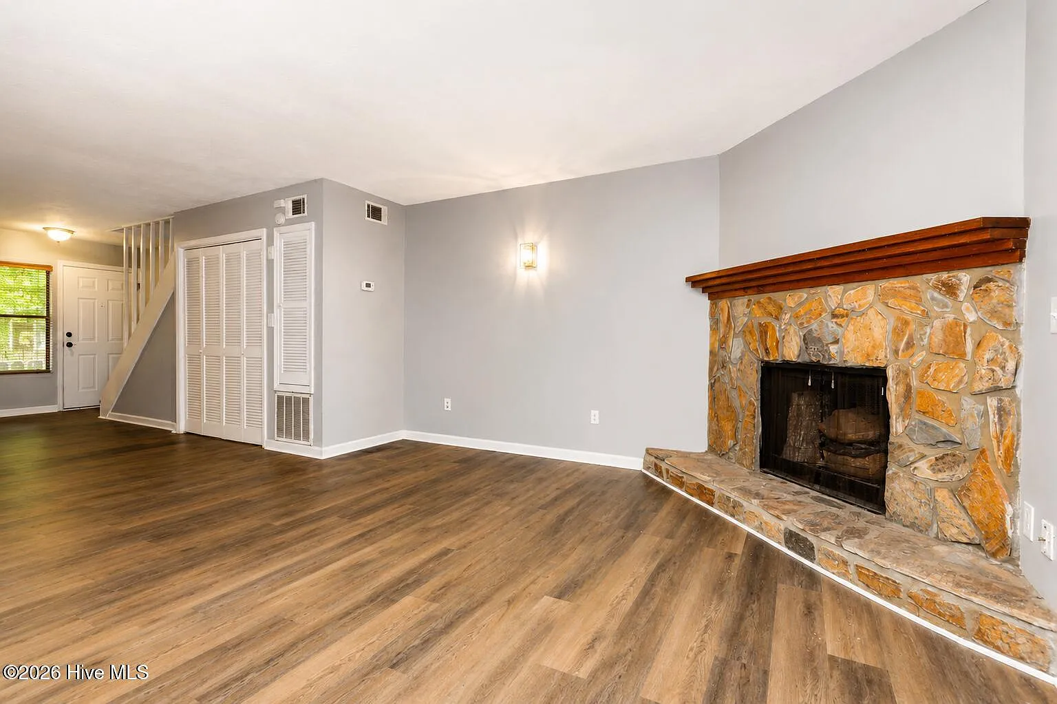 3 bed, 1.0 bath, 1145 sqft, $1,350 — Photo 3